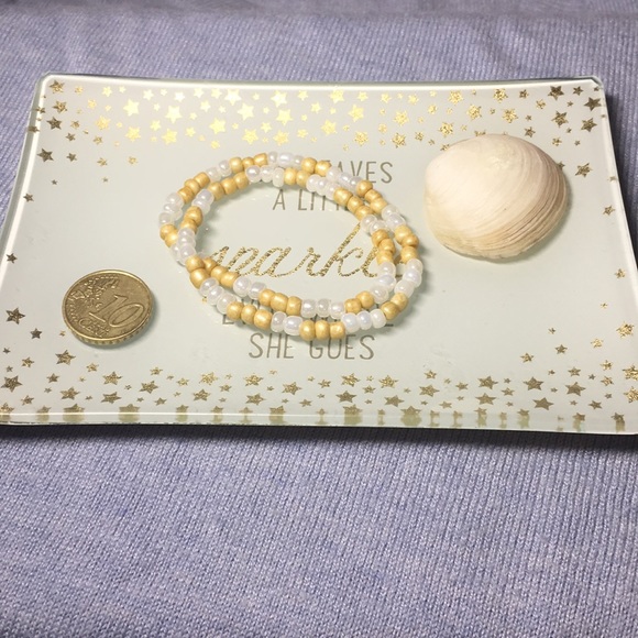 Jewelry - Beaded Bracelet - Gold and White